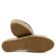 Shop safe online at Labellov in Antwerp, Brussels and Knokke these 100% authentic second hand Chanel Grey CC Espadrilles - size 41. Veilig online tweedehands authentieke Chanel Grey CC Espadrilles - size 41 kopen bij Labellov.