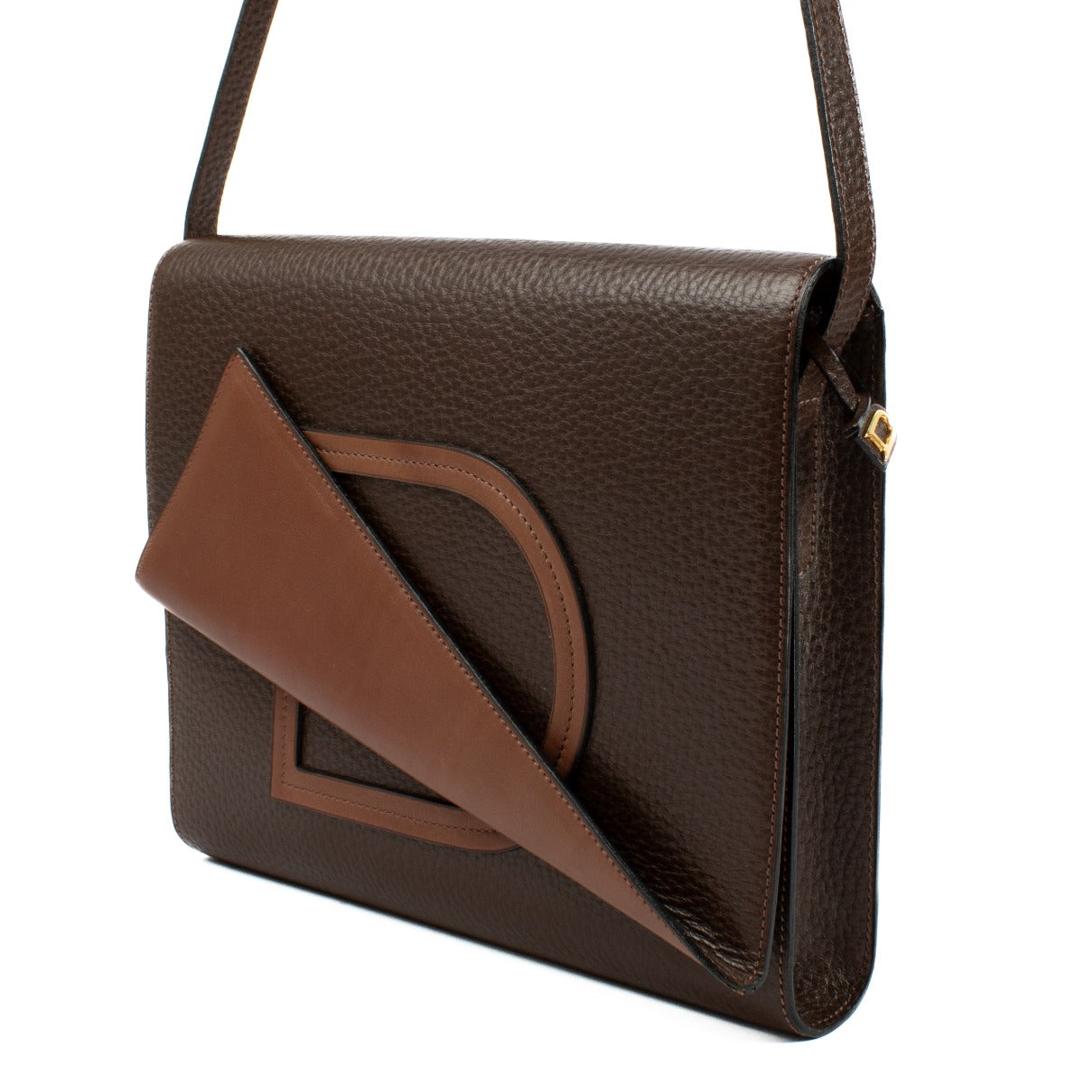 Delvaux brown bag with an adjustable strap, perfect for everyday elegance. Comes with a dust bag. Shop at Labellov.