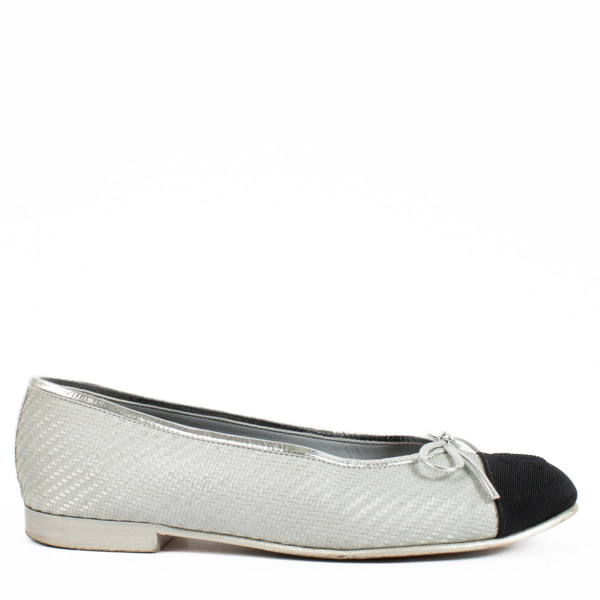 Authentic second hand Chanel Silver Ballerinas - Size 36,5 on Labellov.com