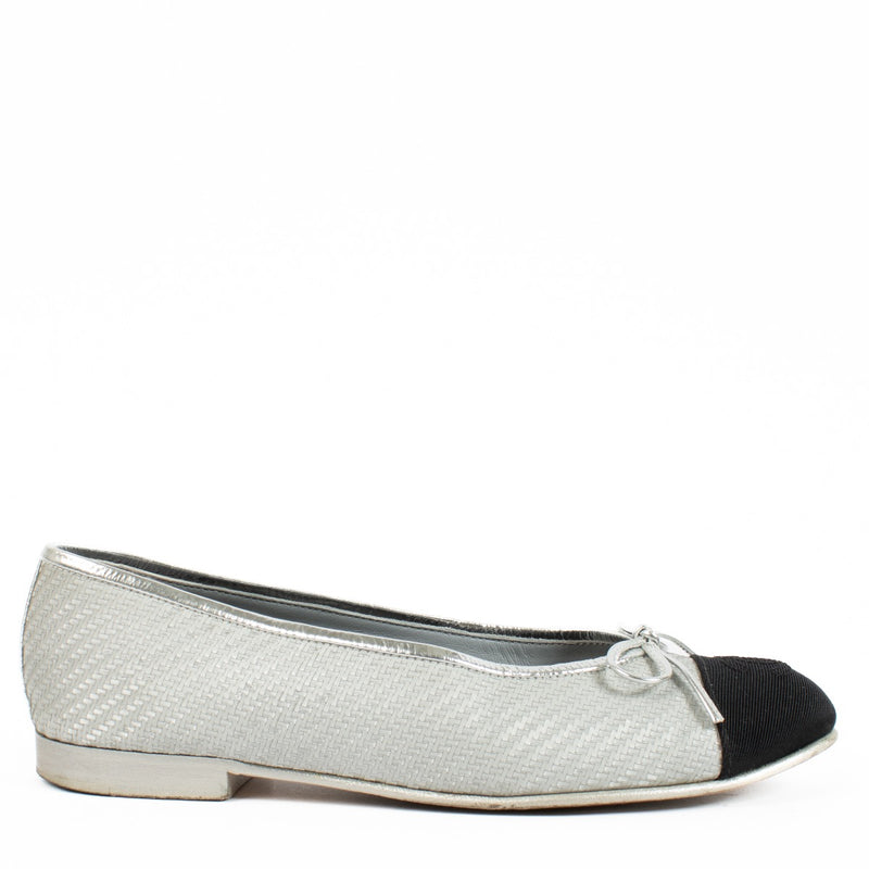 Authentic second hand Chanel Silver Ballerinas - Size 36,5 on Labellov.com