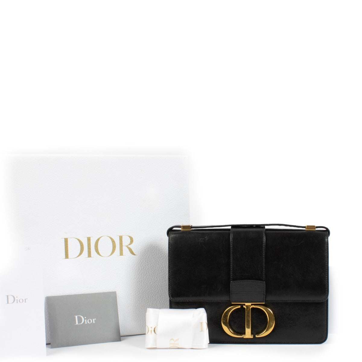 Shop safe online at Labellov in Antwerp, Brussels and Knokke this 100% authentic second hand Christian Dior Black Lambskin Montaigne 30. Veilig online tweedehands authentieke Christian Dior Black Lambskin Montaigne 30 handtas kopen bij Labellov.