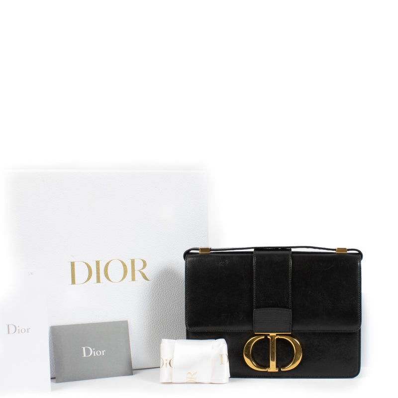 Shop safe online at Labellov in Antwerp, Brussels and Knokke this 100% authentic second hand Christian Dior Black Lambskin Montaigne 30. Veilig online tweedehands authentieke Christian Dior Black Lambskin Montaigne 30 handtas kopen bij Labellov.