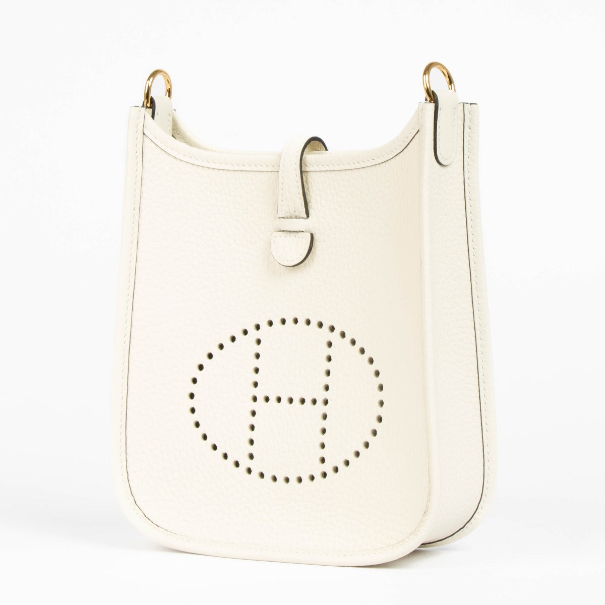 Shop this 100% authentic Hermès Evelyne 16 Cream Clemence GHW at labellov.com