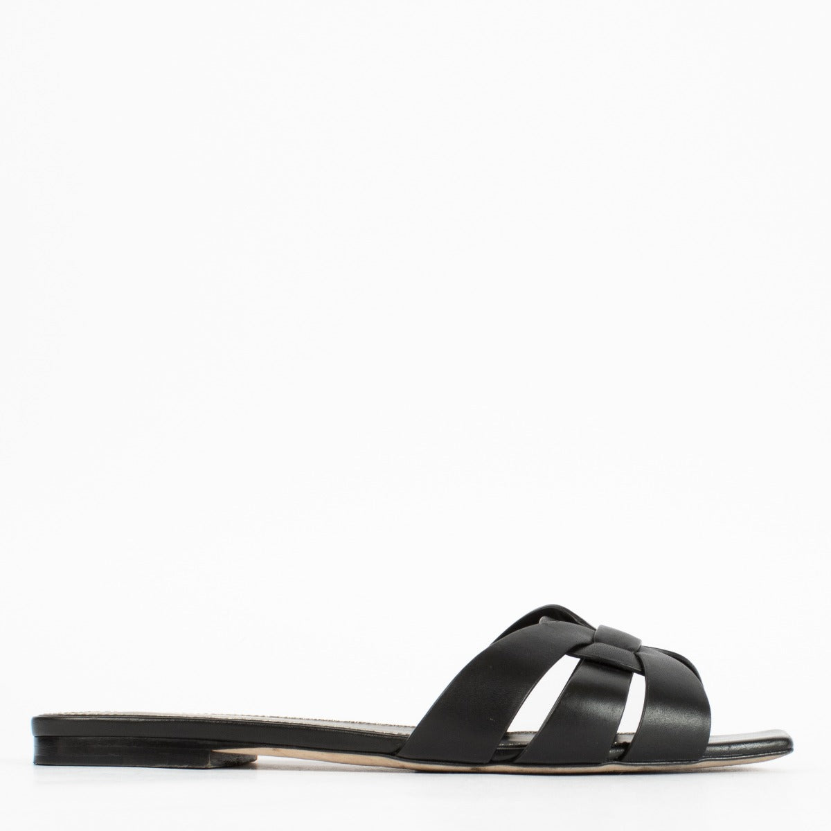 Shop pre-loved Saint Laurent Black Sandals in size 37.5 – featuring a sleek leather finish and timeless stiletto silhouette. Available now at Labellov, your trusted source for luxury designer shoes in Antwerpen and Knokke.