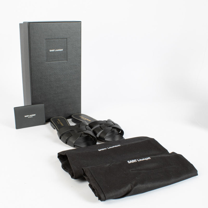 Shop pre-loved Saint Laurent Black Sandals in size 37.5 – featuring a sleek leather finish and timeless stiletto silhouette. Available now at Labellov, your trusted source for luxury designer shoes in Antwerpen and Knokke.