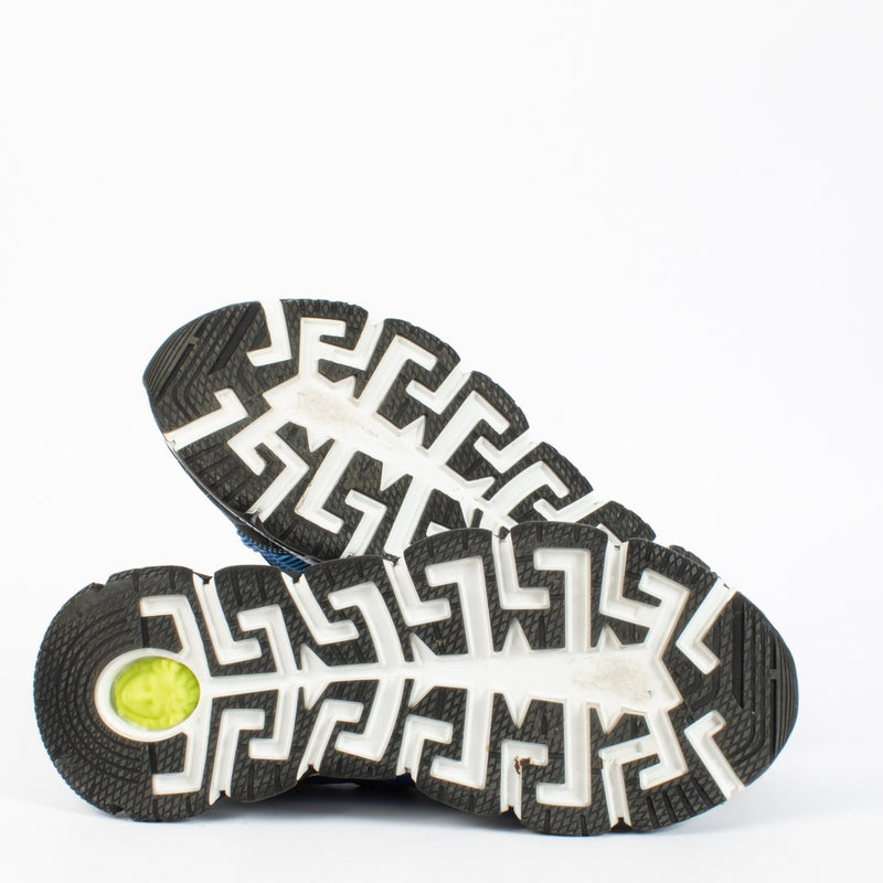 Shop pre-loved Versace Blue Sneakers in size 42, crafted in leather with bold detailing. Discover this statement piece at Labellov – your trusted source for luxury designer footwear in Antwerpen and Knokke.