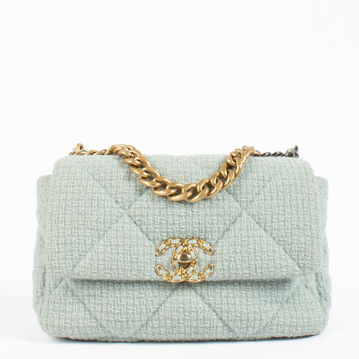 Shop safe online at Labellov in Antwerp, Brussels and Knokke this 100% authentic second hand Chanel Light Blue Tweed Medium Chanel 19 Bag