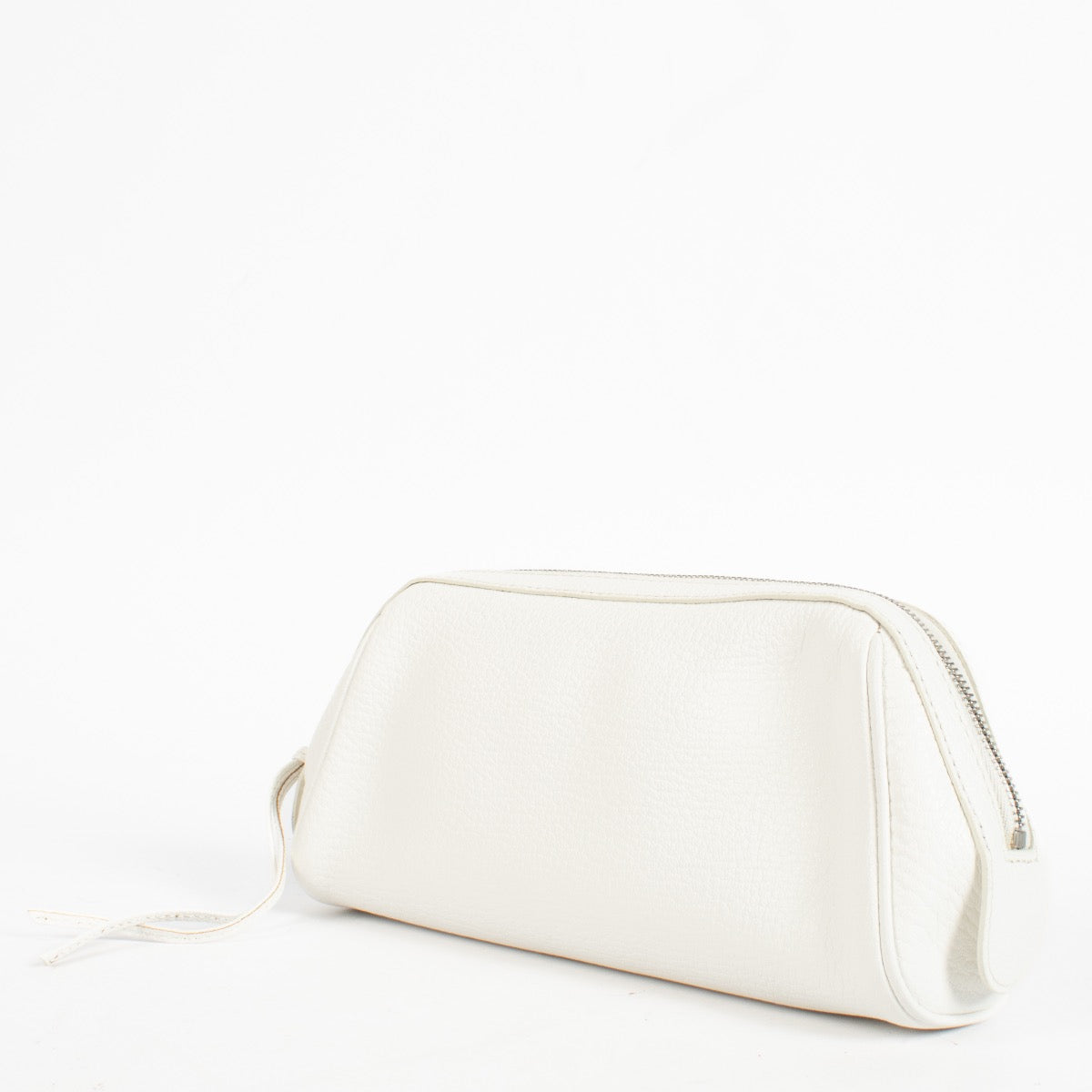 Shop the Delvaux White Leather Pouch second hand on Labellov.com