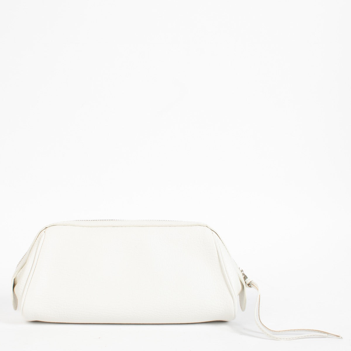 Shop the Delvaux White Leather Pouch second hand on Labellov.com