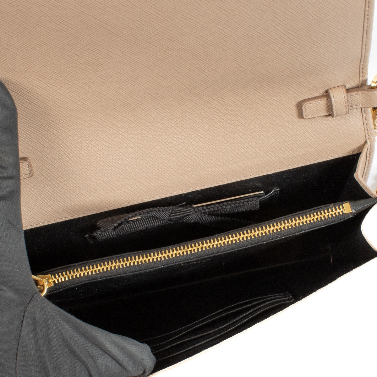 Authentic second hand Prada Pink Saffiano Chain Bag on Labellov.com