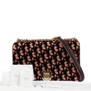 Shop safe online at Labellov in Antwerp, Brussels and Knokke this 100% Authentic second hand Christian Dior Velvet Oblique Diorissimo on Labellov.com