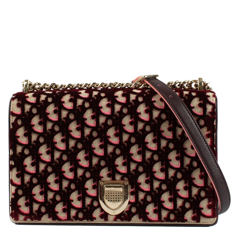 Shop safe online at Labellov in Antwerp, Brussels and Knokke this 100% Authentic second hand Christian Dior Velvet Oblique Diorissimo on Labellov.com