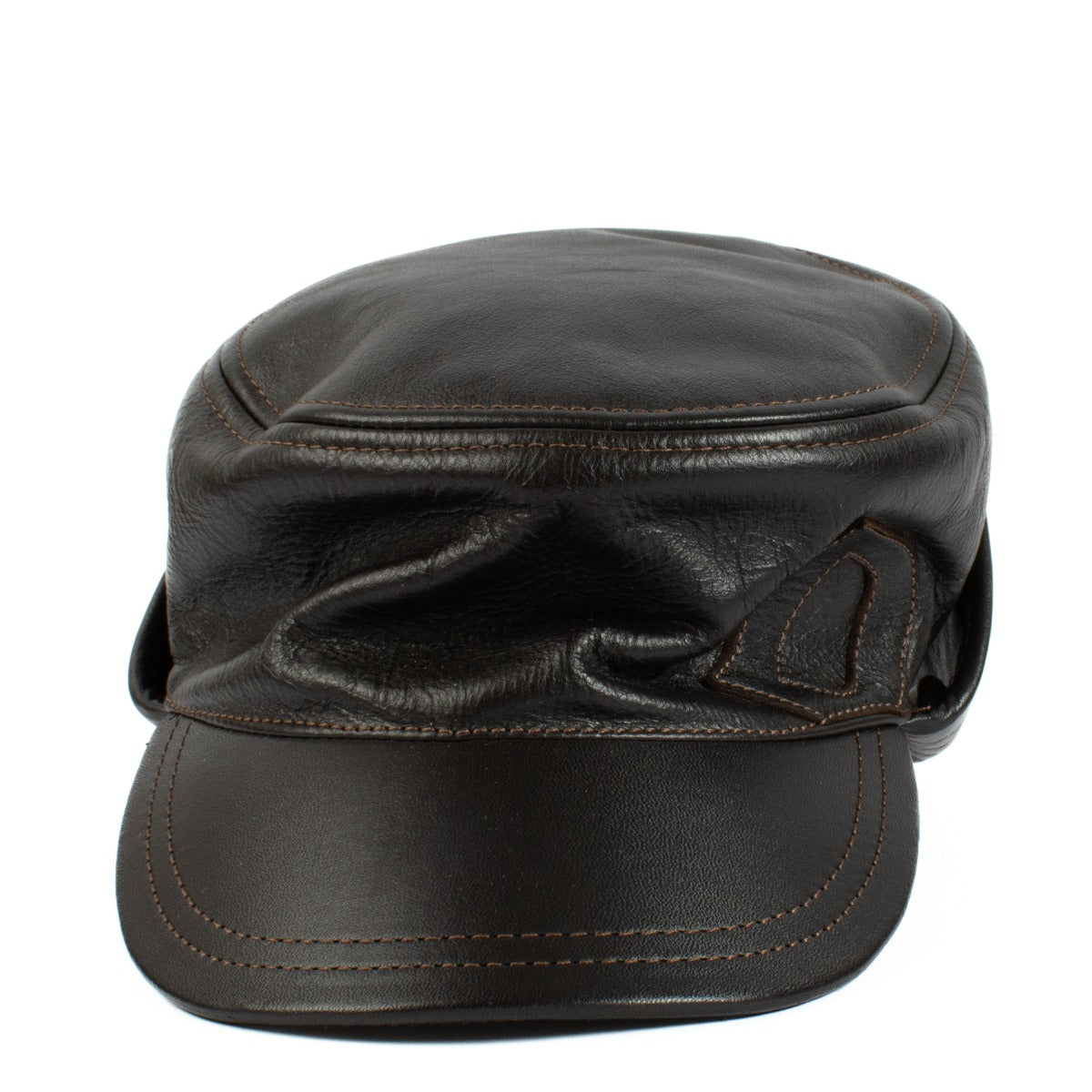 This Delvaux cap is a charming accessory featuring distinctive stitching, perfect for enhancing a simple outfit with a touch of elegance. Shop now on Labellov.com.