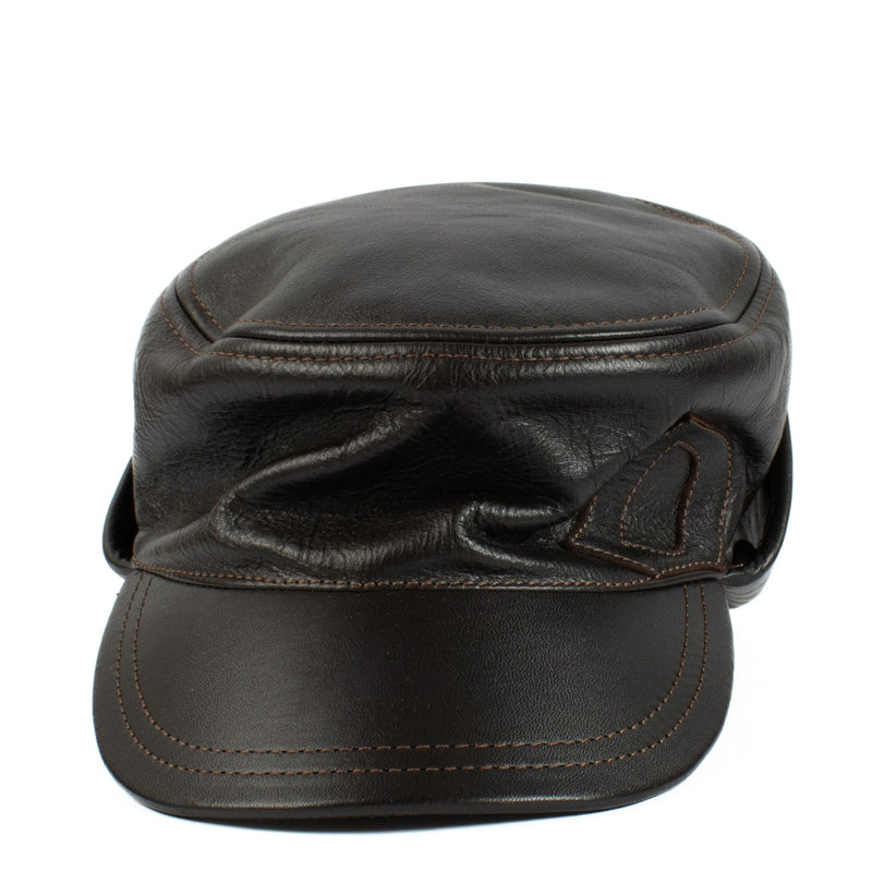 This Delvaux cap is a charming accessory featuring distinctive stitching, perfect for enhancing a simple outfit with a touch of elegance. Shop now on Labellov.com.