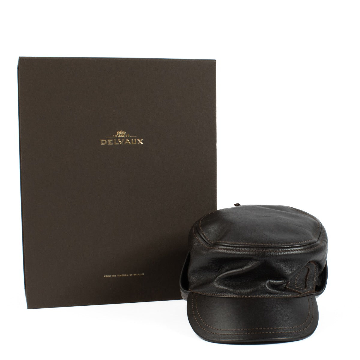 This Delvaux cap is a charming accessory featuring distinctive stitching, perfect for enhancing a simple outfit with a touch of elegance. Shop now on Labellov.com.