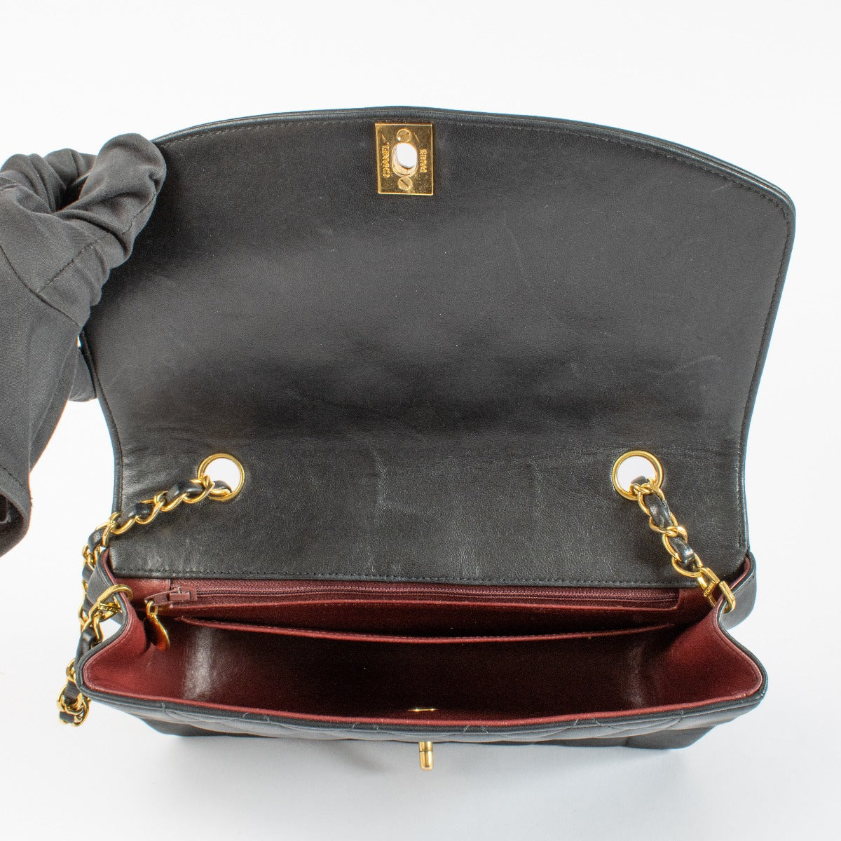 Authentic second hand Chanel Black Medium Diana Flap Bag on Labellov.com