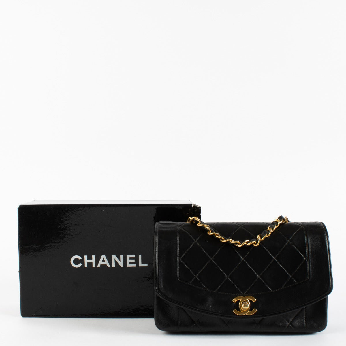 Authentic second hand Chanel Black Small Diana Small Bag on Labellov.com