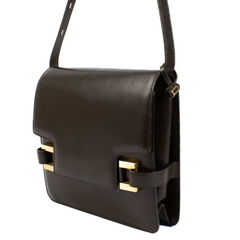 Delvaux 1973 Brown Box Calf Xylophone Bag – Vintage structured handbag in smooth brown box calf leather with gold-tone hardware and flap closure. Shop now on Labellov.com.