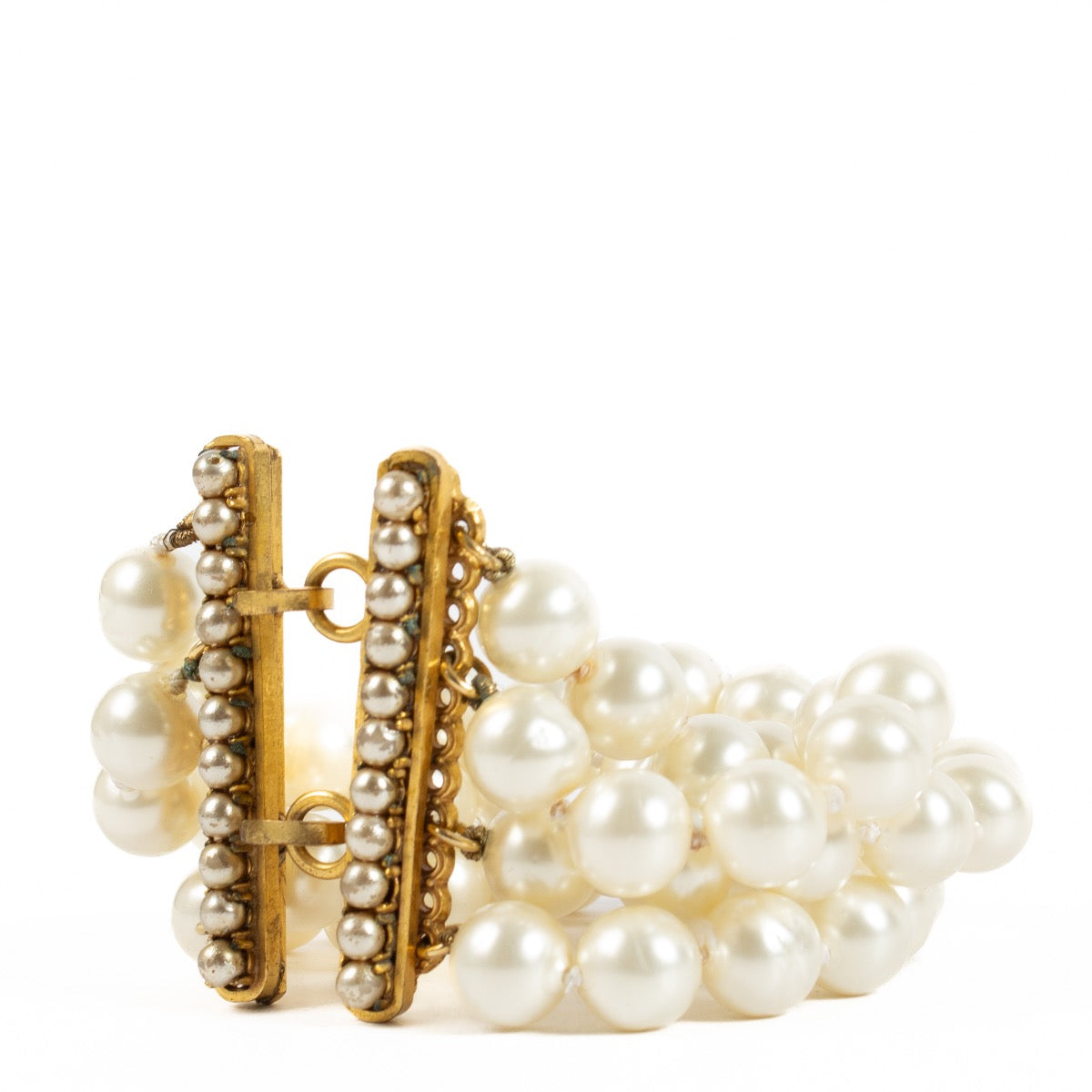 Authentic second hand Chanel Vintage White Faux Pearl Bracelet on Labellov.com