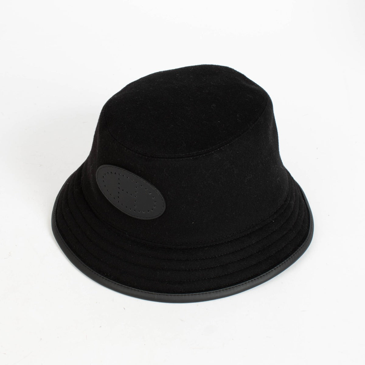 Authentic pre-loved Hermès Black Harper Evelyne Bucket Hat - Size 57 on Labellov.com