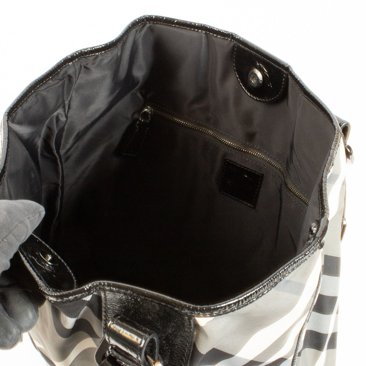 Authentic second hand Burberry Black Nylon Check Bag on Labellov.com