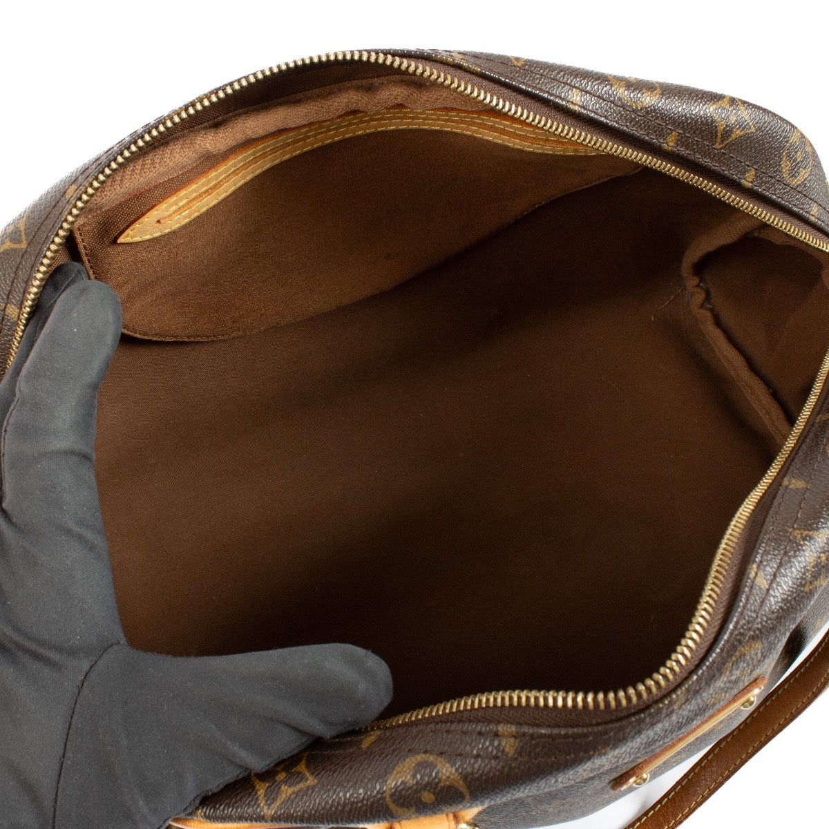 Authentic second hand Louis Vuitton Monogram Montorgueil GM Bag on Labellov.com