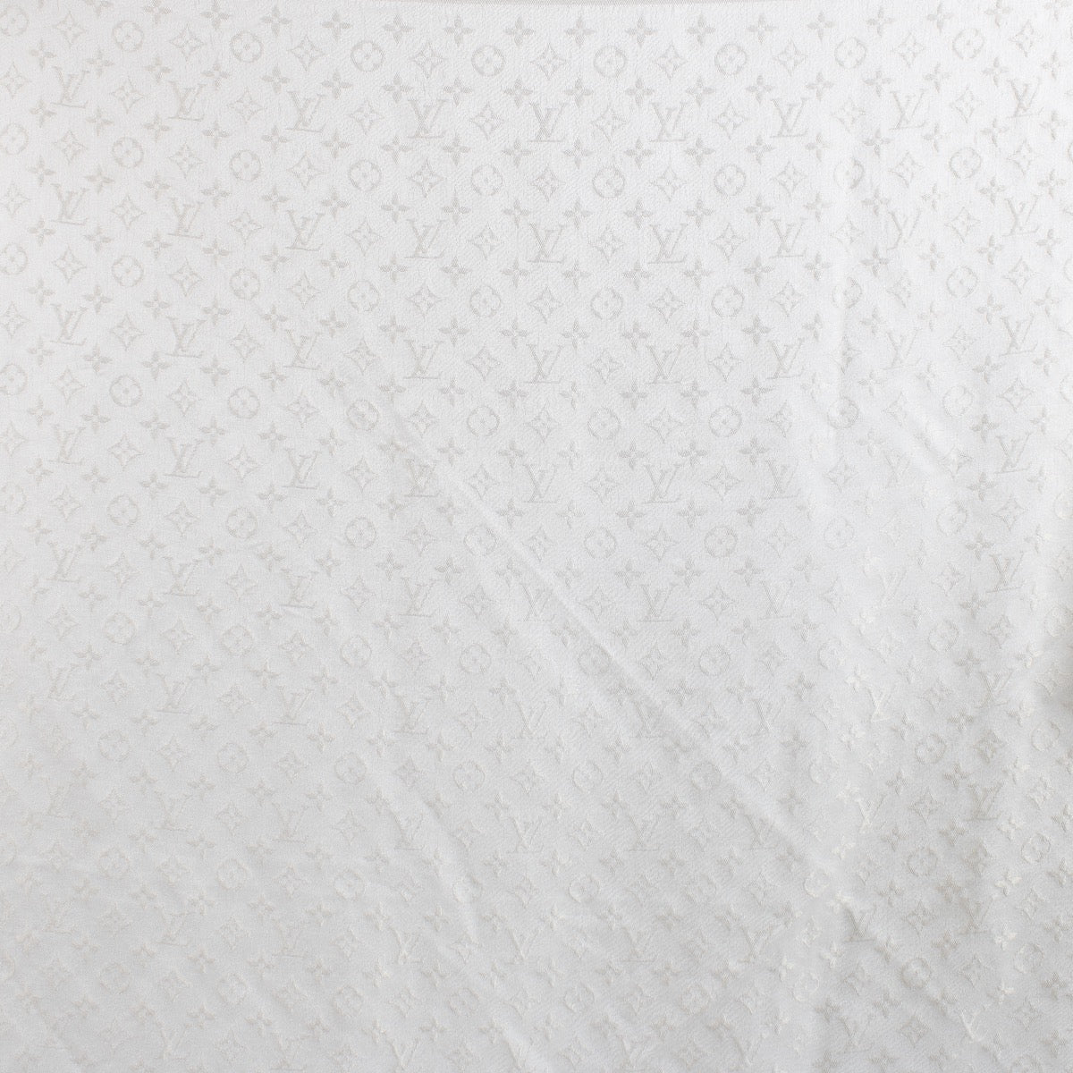 Authentic second hand Louis Vuitton White Monogram Shine Shawl on Labellov.com