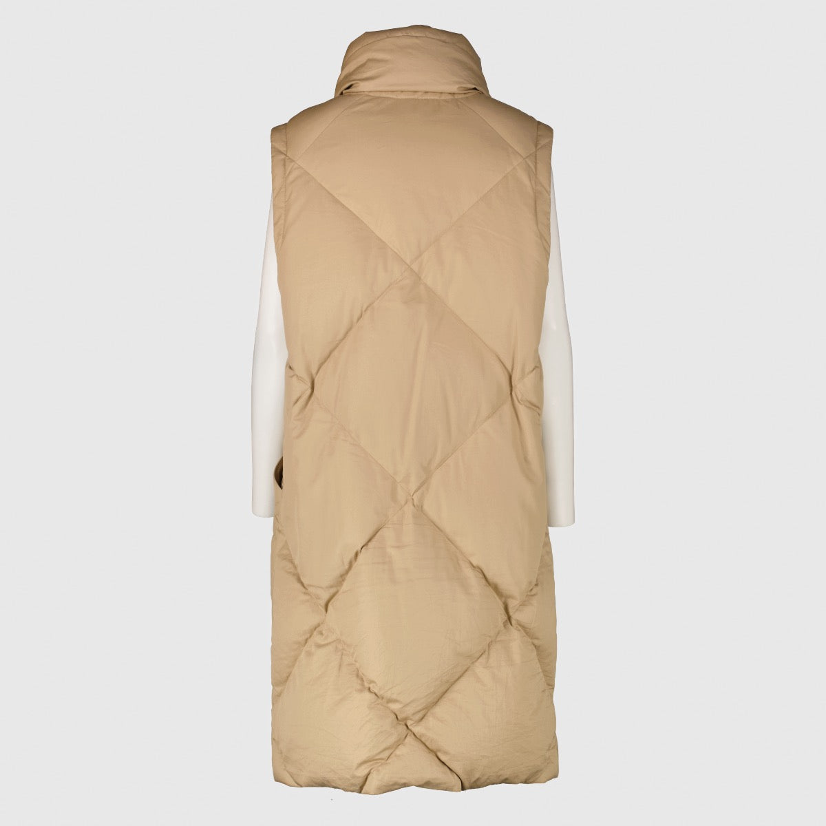 Authentic pre-loved Burberry Beige Padded Coat — Size M on Labellov.com
