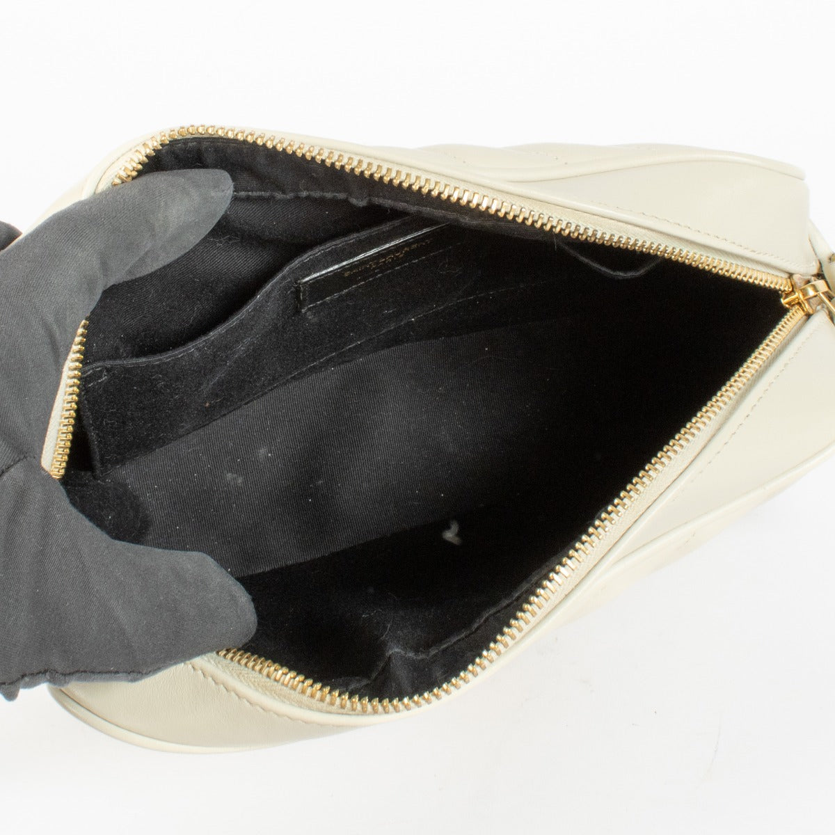 Authentic second hand Saint Laurent Lou Camera Bag on Labellov.com