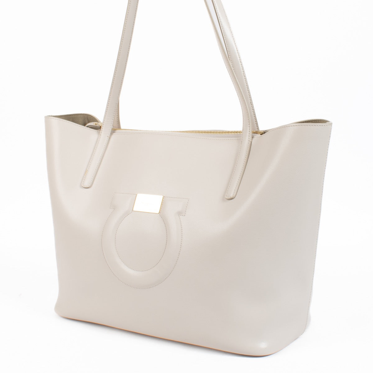 Authentic second hand Ferragamo White Tote Bag on Labellov.com