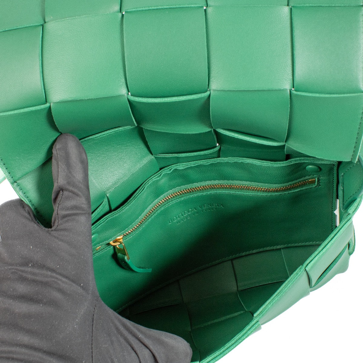 Authentic second hand Bottega Veneta Racing Green Cassette bag on Labellov.com