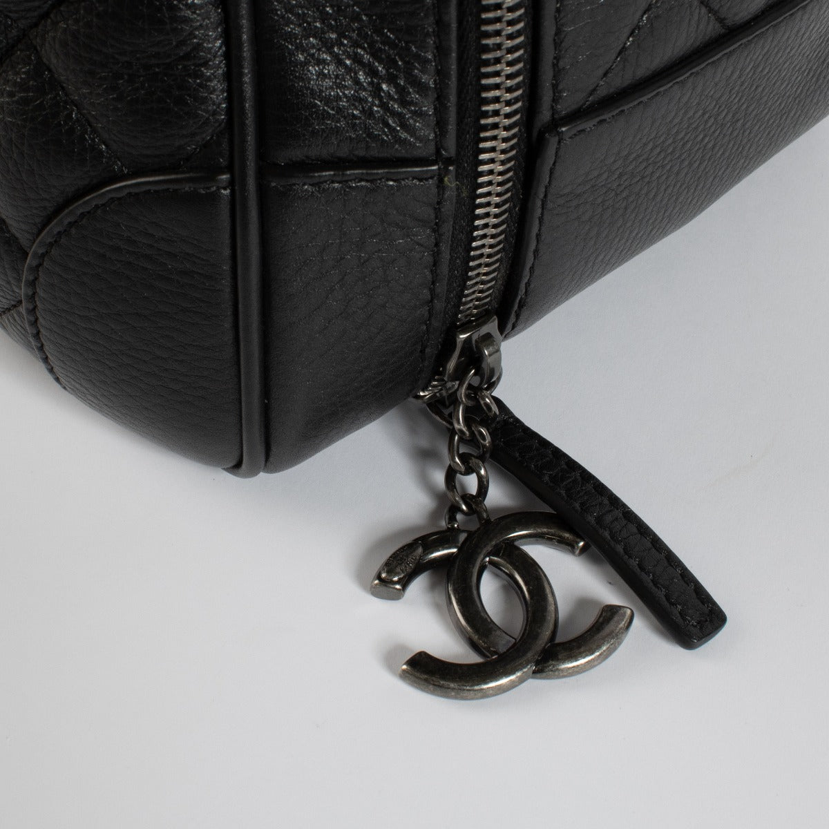 shop 100% authentic second hand Chanel Black Airlines Round Trip Large Bowling Bag on Labellov.com