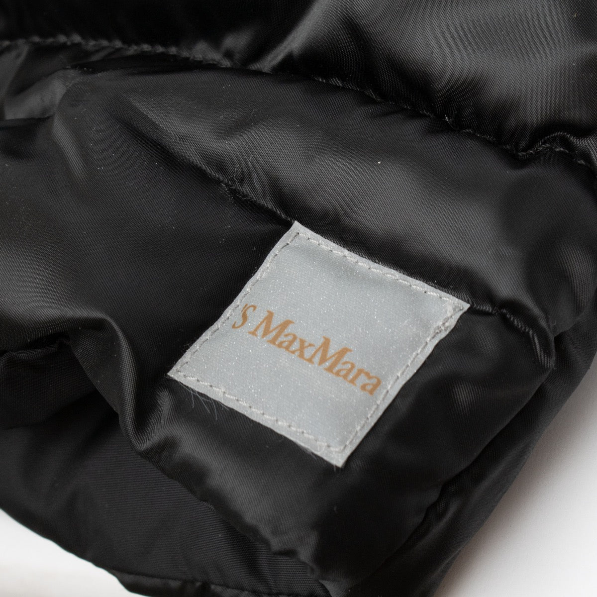 authentic preloved 'S Max Mara Black Coat on Labellov.com