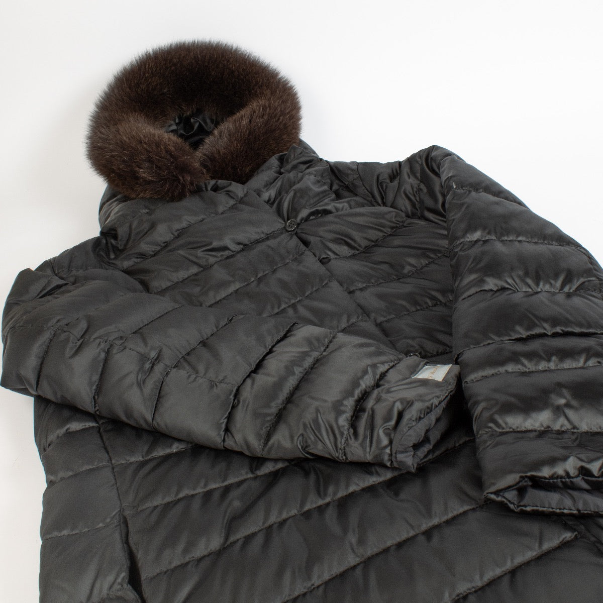 authentic preloved 'S Max Mara Black Coat on Labellov.com