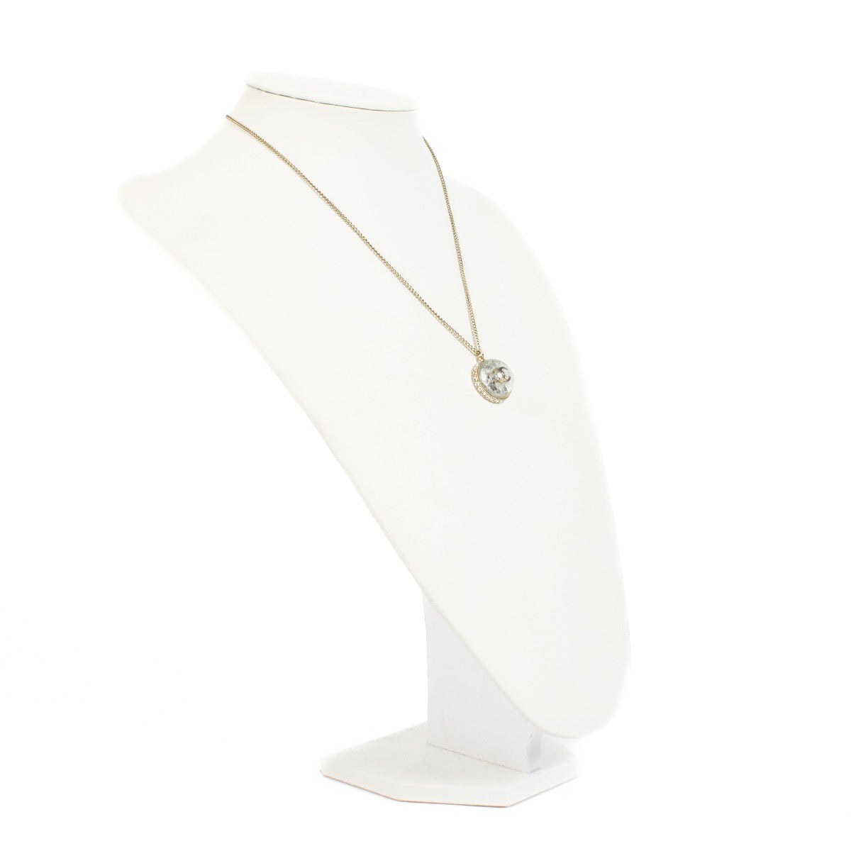 Authentic second hand Chanel 12A CC Necklace on Labellov.com
