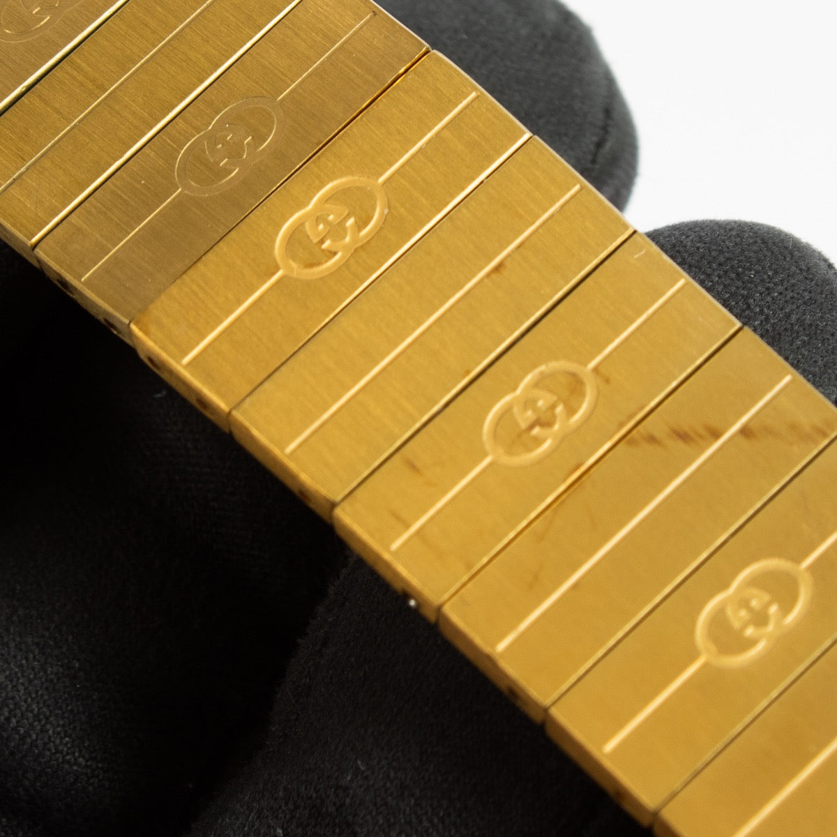 Authentic second hand Gucci Gold Grip Watch on Labellov.com