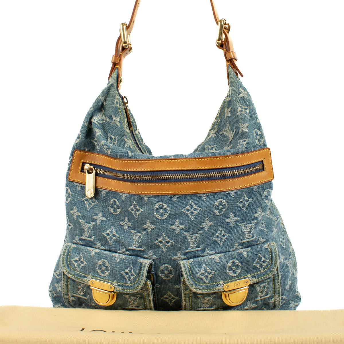 Shop safe online at Labellov in Antwerp, Brussel and Knokke this 100% authentic second hand Louis Vuitton Monogram Denim Baggy GM