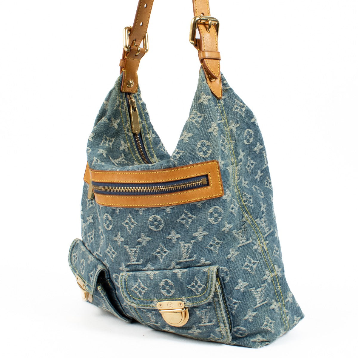 Shop safe online at Labellov in Antwerp, Brussel and Knokke this 100% authentic second hand Louis Vuitton Monogram Denim Baggy GM
