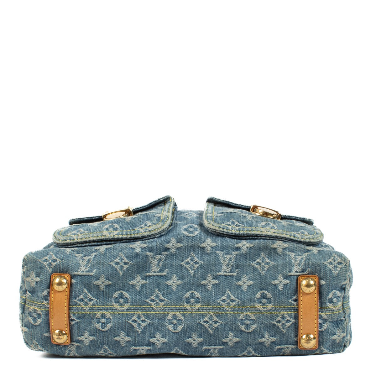 Shop safe online at Labellov in Antwerp, Brussel and Knokke this 100% authentic second hand Louis Vuitton Monogram Denim Baggy GM