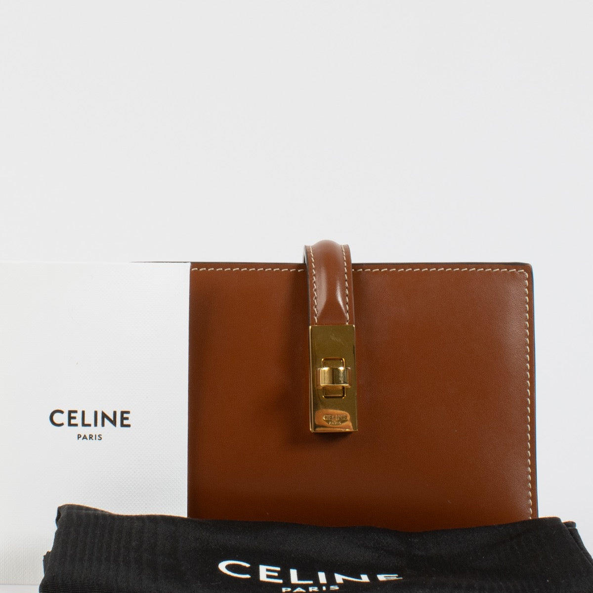 Shop safe online at Labellov in Antwerp, Brussels and Knokke this 100% authentic second hand Celine Tan 16 Coin Purse Wallet