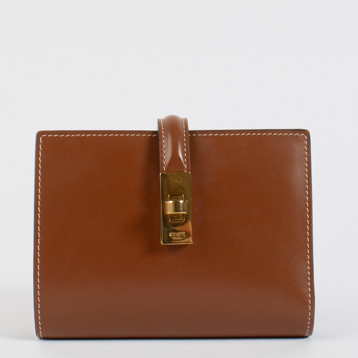Shop safe online at Labellov in Antwerp, Brussels and Knokke this 100% authentic second hand Celine Tan 16 Coin Purse Wallet