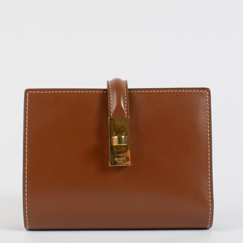 Shop safe online at Labellov in Antwerp, Brussels and Knokke this 100% authentic second hand Celine Tan 16 Coin Purse Wallet