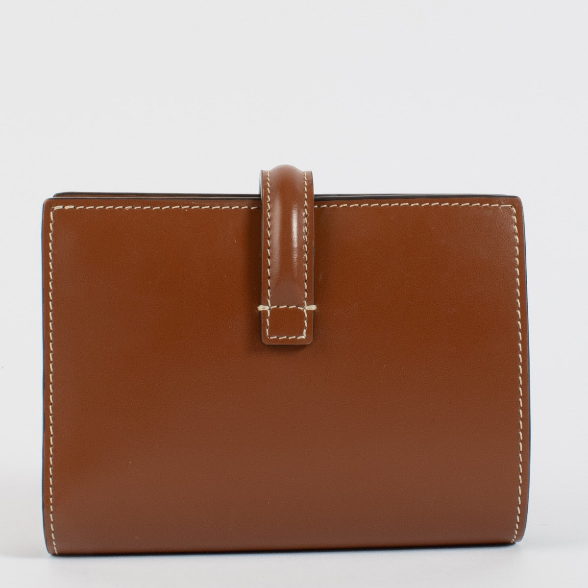 Shop safe online at Labellov in Antwerp, Brussels and Knokke this 100% authentic second hand Celine Tan 16 Coin Purse Wallet