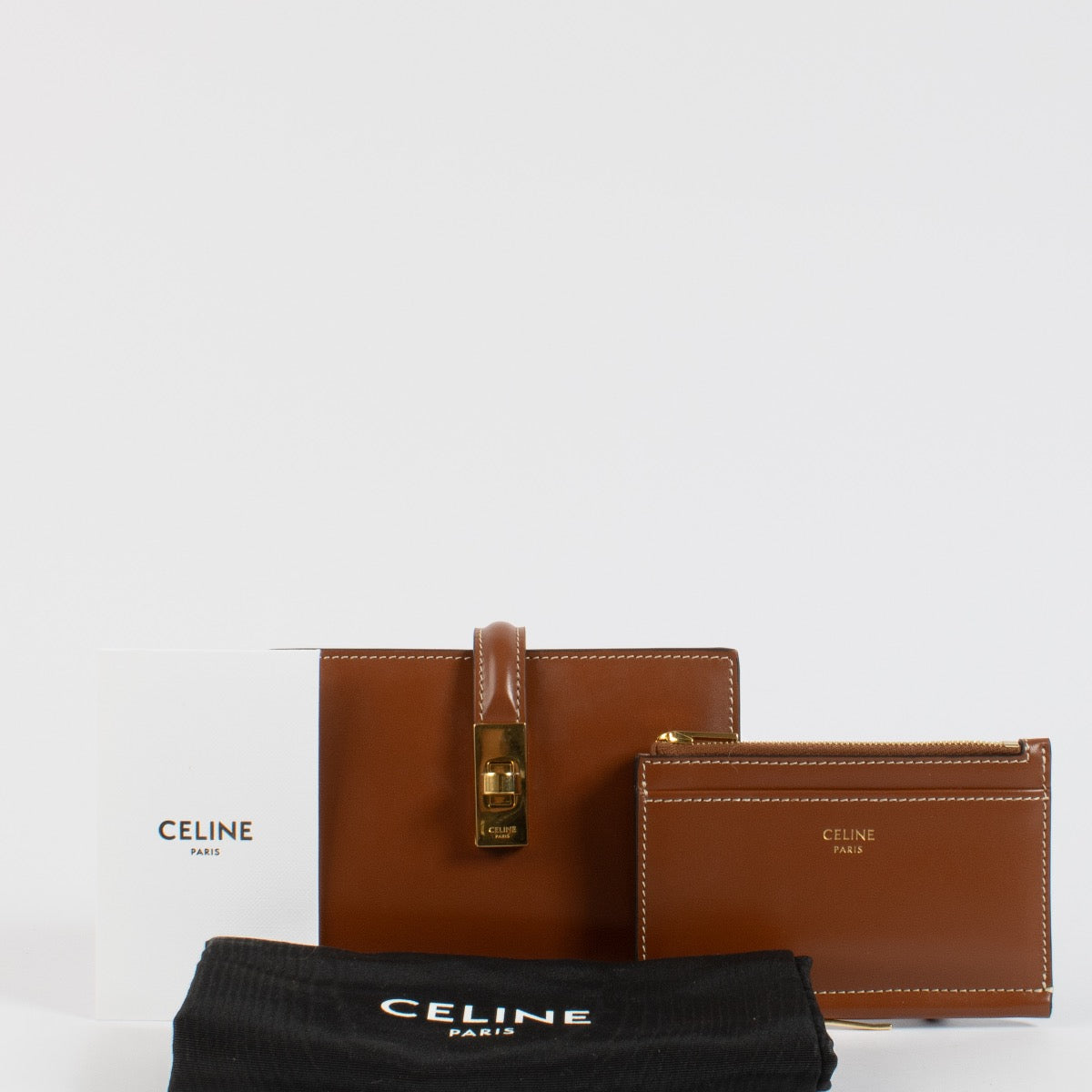 Shop safe online at Labellov in Antwerp, Brussels and Knokke this 100% authentic second hand Celine Tan 16 Coin Purse Wallet