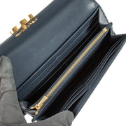Shop safe online at Labellov in Antwerp, Brussels and Knokke this 100% authentic second hand Celine Blue Long Shiny Calfskin Triomphe Wallet. Veilig online tweedehands authentieke Céline portefeuille kopen bij Labellov.