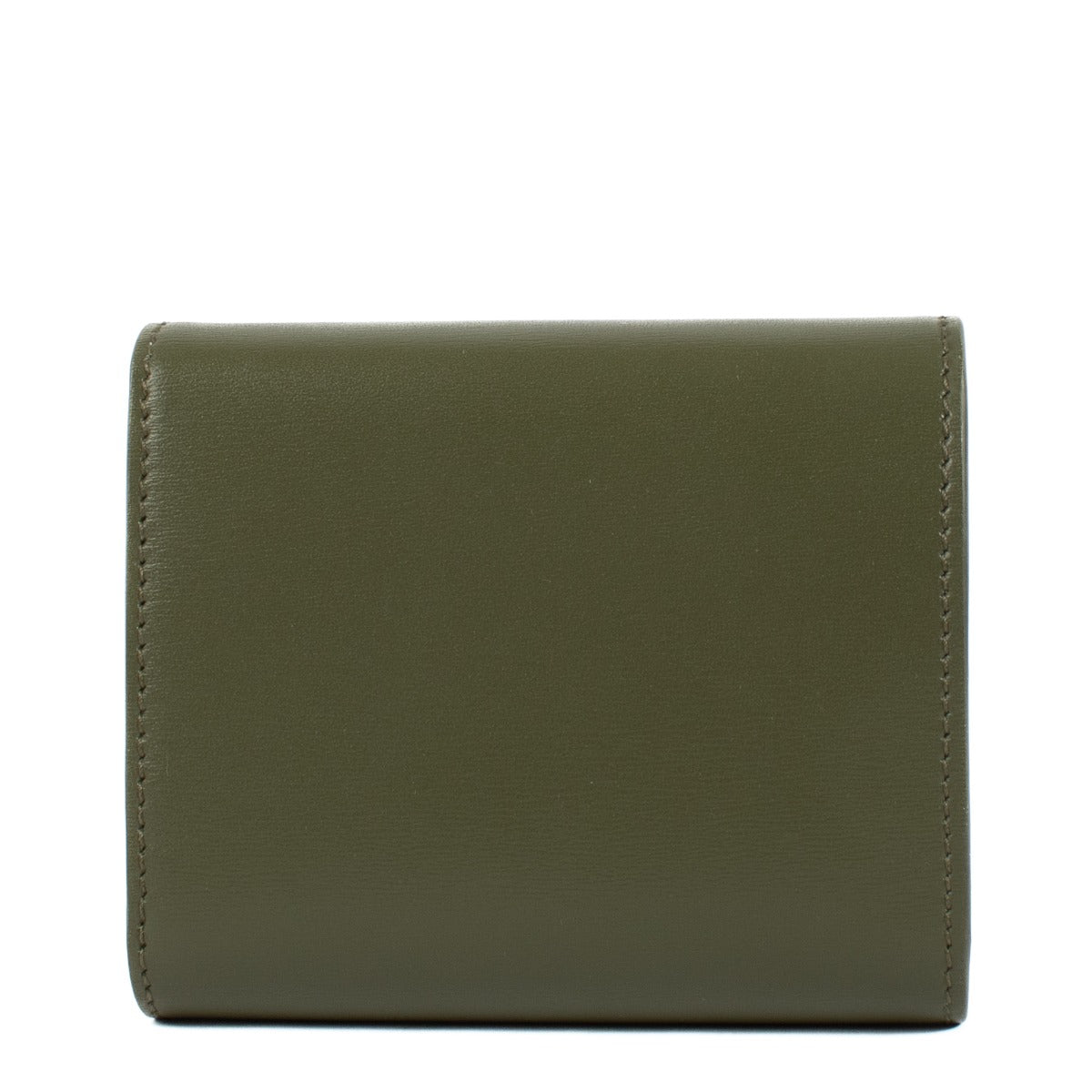Shop safe online at Labellov in Antwerp, Brussels and Knokke this 100% authentic Celine Green Shiny Calfskin Small Flap Triomphe Wallet. Veilig online tweedehands authentieke Céline portefeuille kopen bij Labellov.