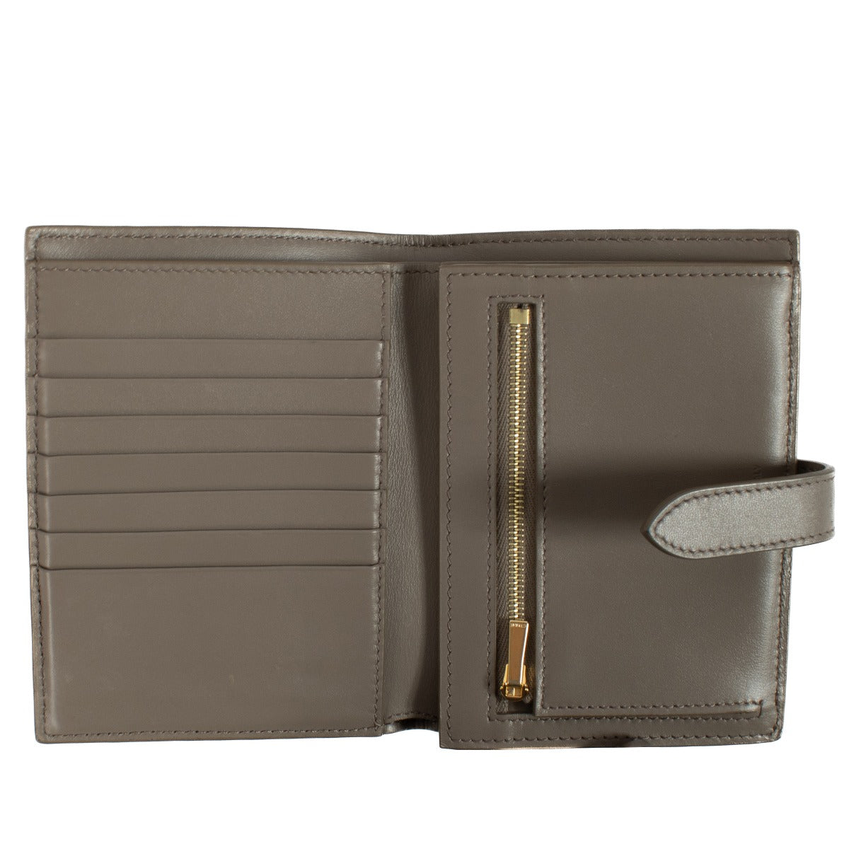 Shop safe online at Labellov in Antwerp, Brussels and Knokke this 100% authentic second hand Celine Taupe Grained Calfskin Strap Wallet. Veilig online tweedehands authentieke Céline portefeuille kopen bij Labellov.