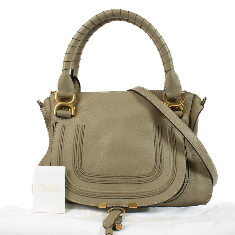 Shop safe online at Labellov in Antwerp, Brussels and Knokke this 100% authentic second hand Chloé Green Marcie Double Carry Shoulder Bag. Veilig online tweedehands authentieke Chloé Green Marcie Double Carry handtas kopen bij Labellov.