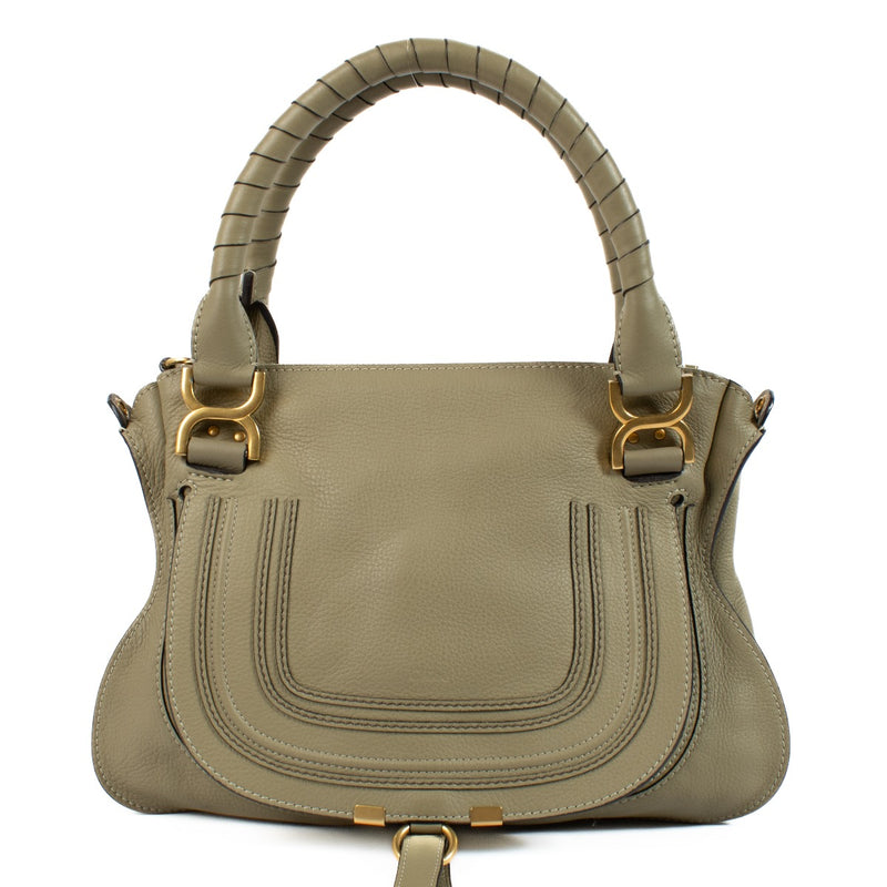 Shop safe online at Labellov in Antwerp, Brussels and Knokke this 100% authentic second hand Chloé Green Marcie Double Carry Shoulder Bag. Veilig online tweedehands authentieke Chloé Green Marcie Double Carry handtas kopen bij Labellov.