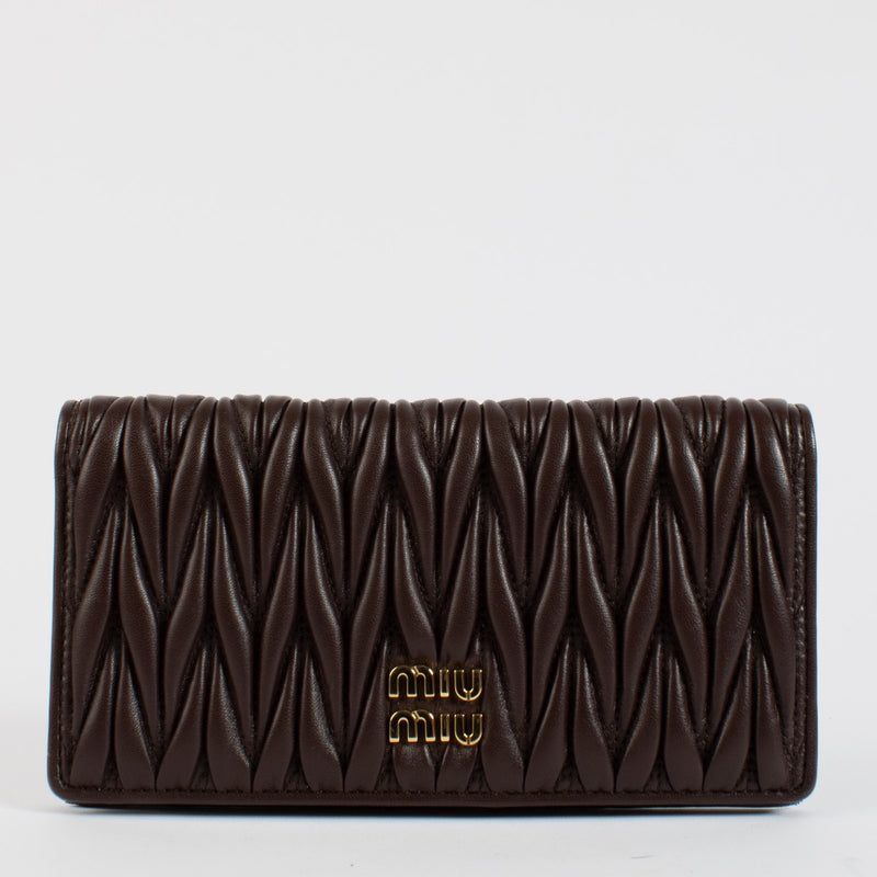 Shop safe online at Labellov in Antwerp, Brussels and Knokke this 100% authentic second hand Miu Miu Bruyère Matelasse Flap Wallet